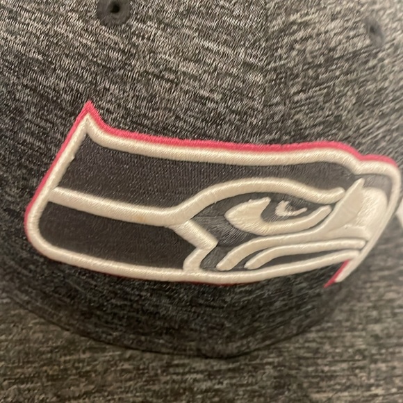 seattle seahawks hat Fitted Size 7 New Era Breast Cancer Awareness - Picture 5 of 5